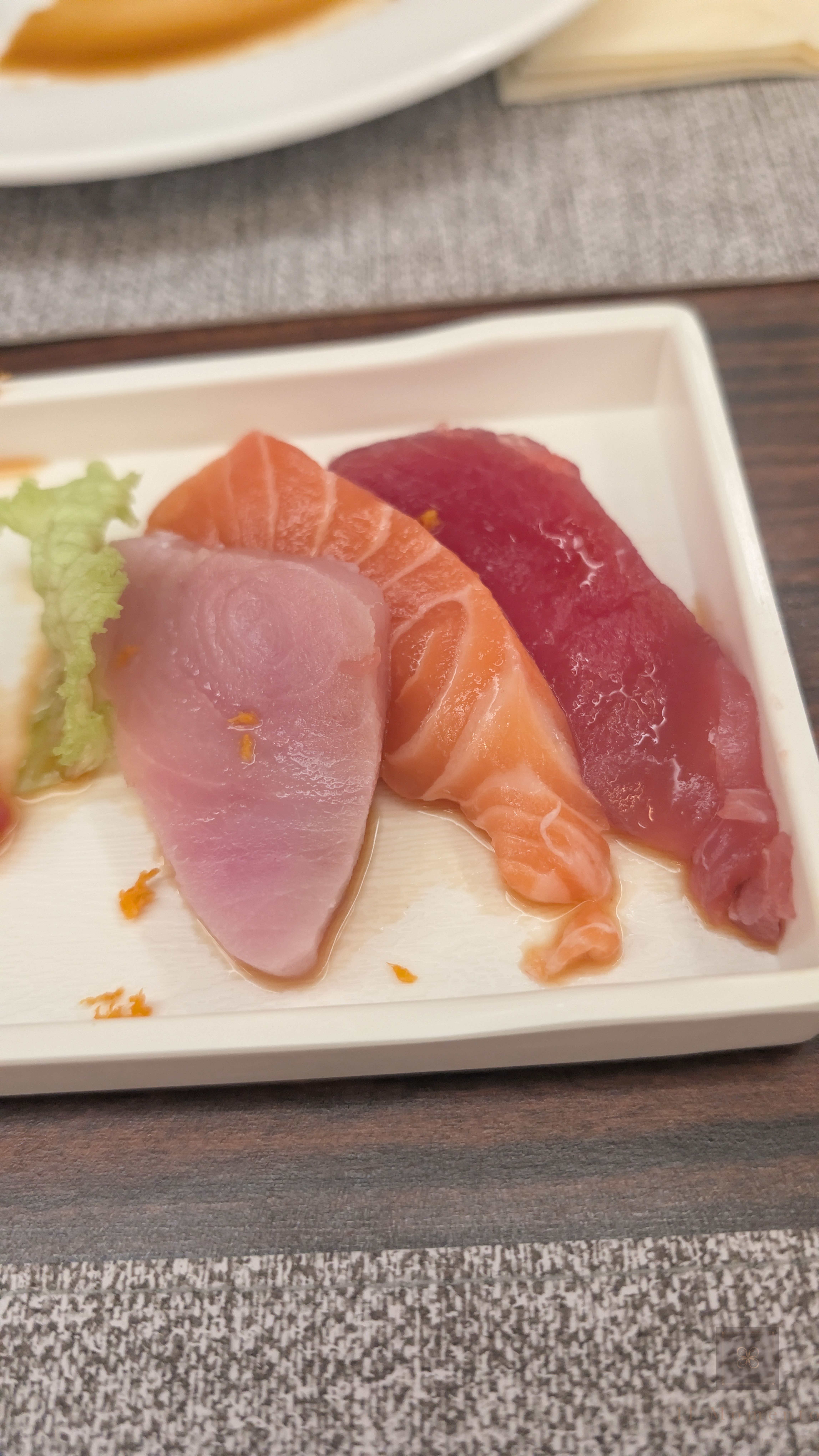 Sashimi - Carpaccio mit Schwertfisch, Lachs, Thunfisch Sashimi - Carpaccio mit Schwertfisch, Lachs, Thunfisch