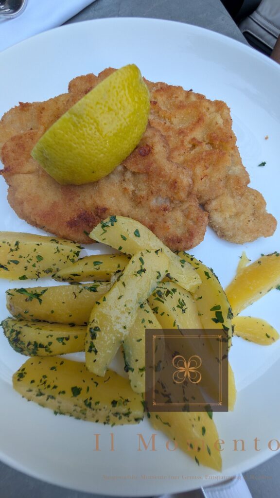 Schwein Wiener-Schnitzel mit Petersilienkartoffeln