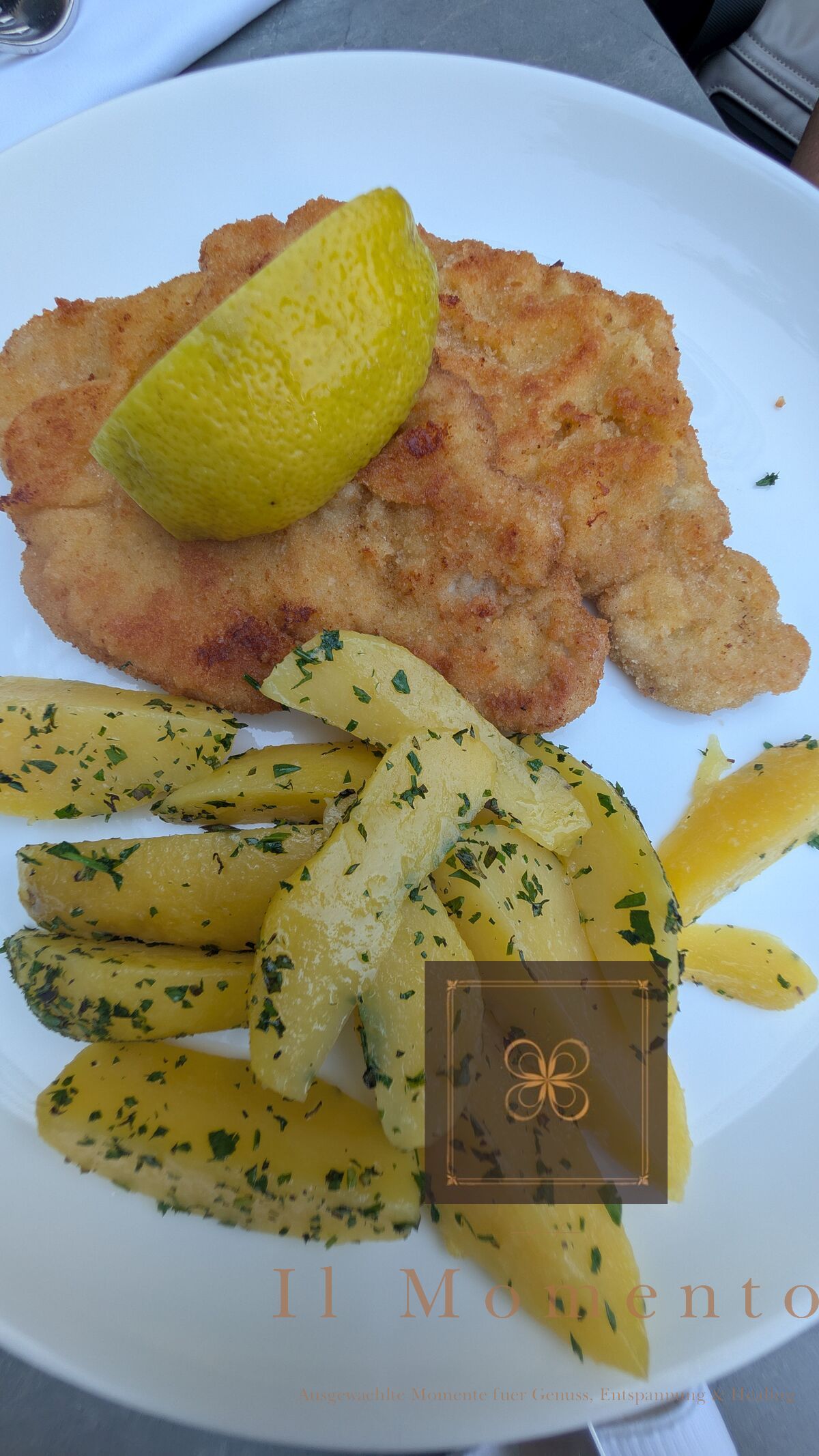 Schwein Wiener-Schnitzel mit Petersilienkartoffeln