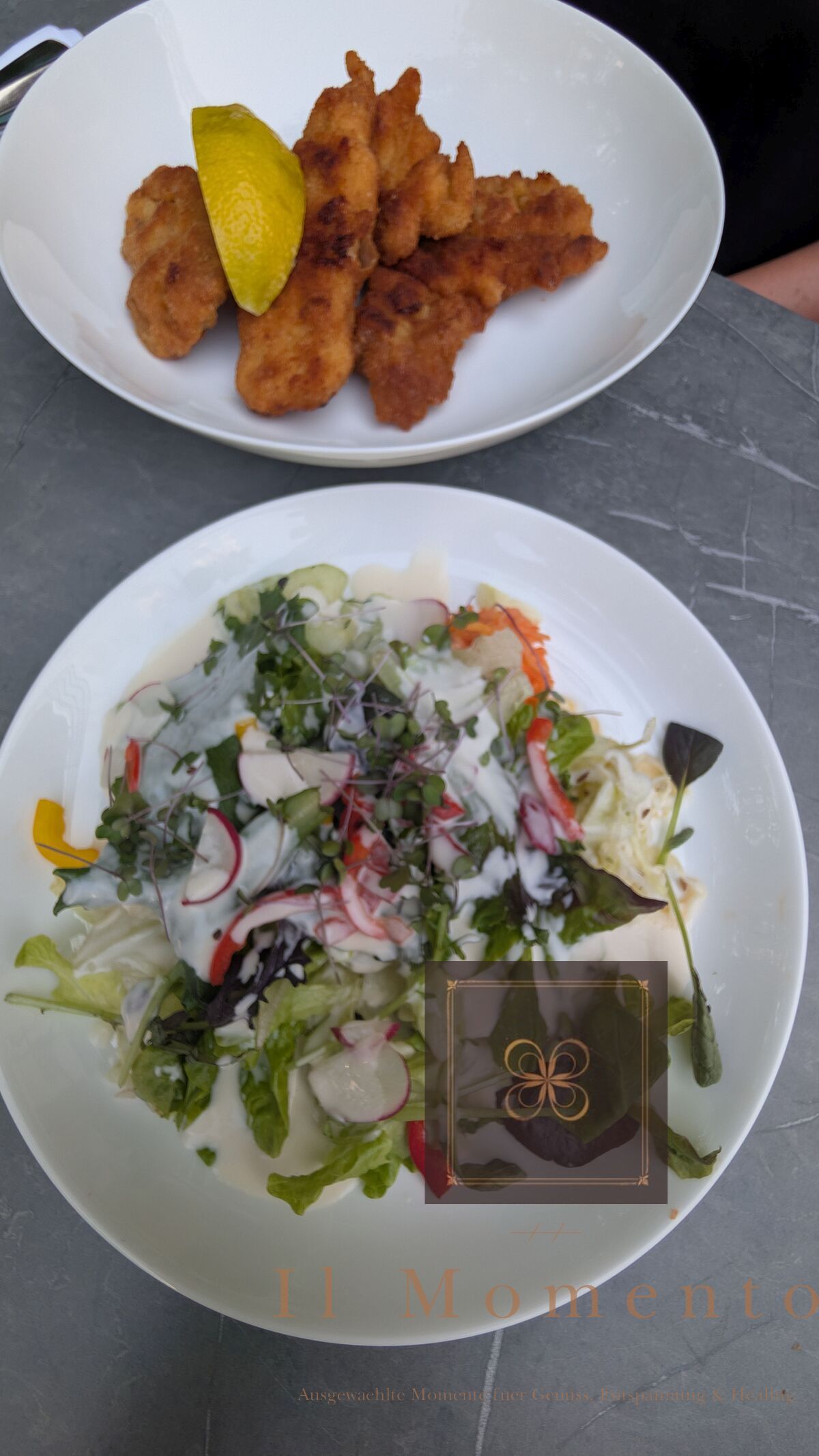 Backhendl mit gemischtem Salat