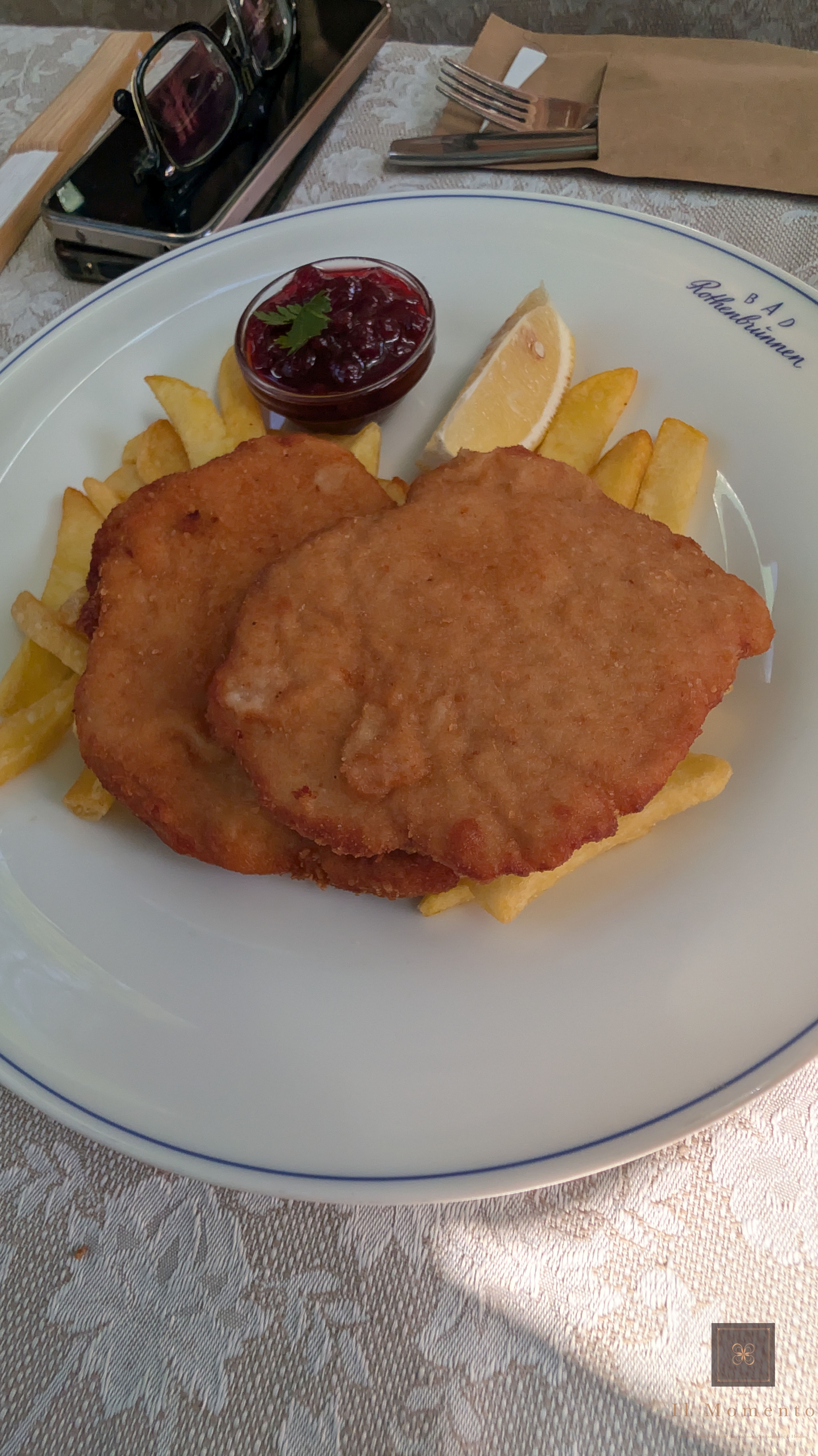 Schnitzel mit Pommes Schnitzel mit Pommes